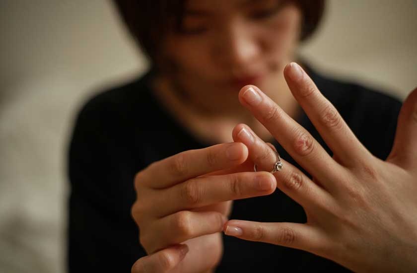 浮気調査の後、離婚を考える女性