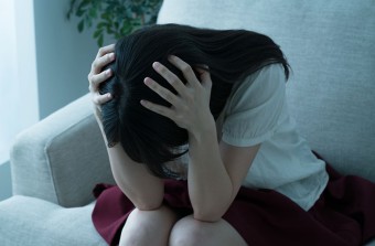 探偵に浮気調査を依頼したことを後悔する女性