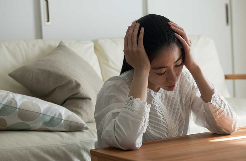 パートナーに不信感を感じている女性