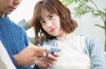 旦那さんの嘘に悩む女性