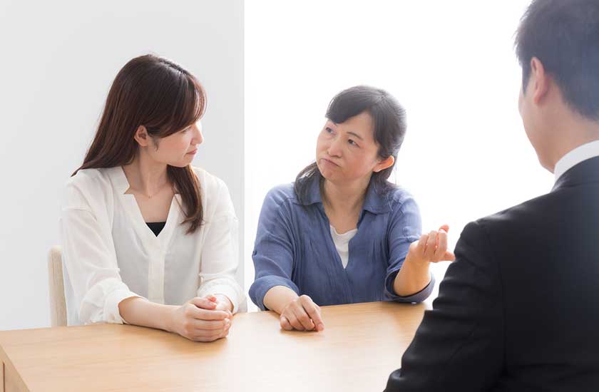 娘に婚前調査を進める母親