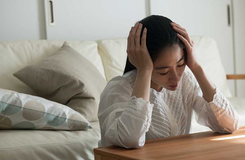 旦那の嘘に気づいて落ち込む妻