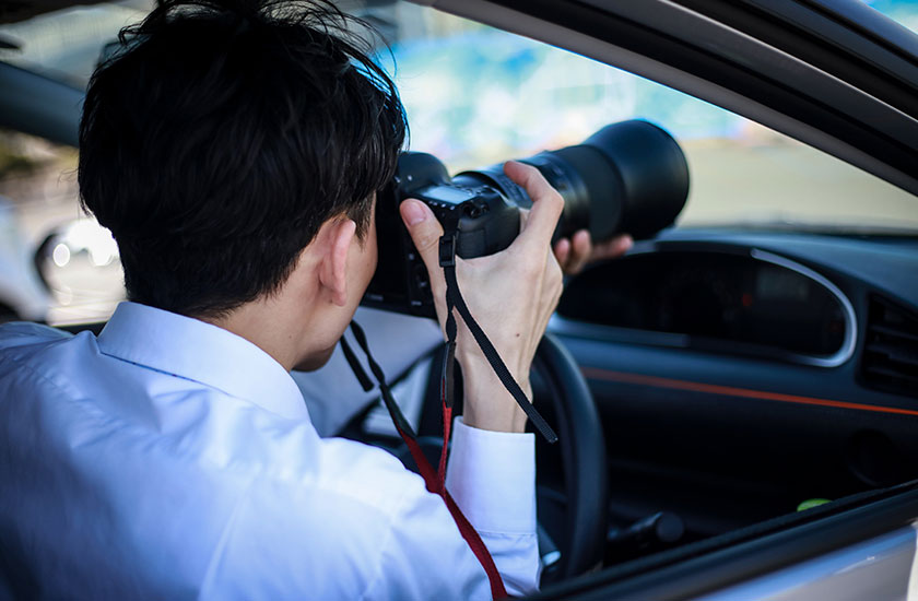浮気調査中の探偵