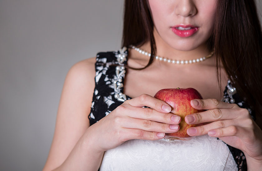 浮気・不倫をする女性のイメージ