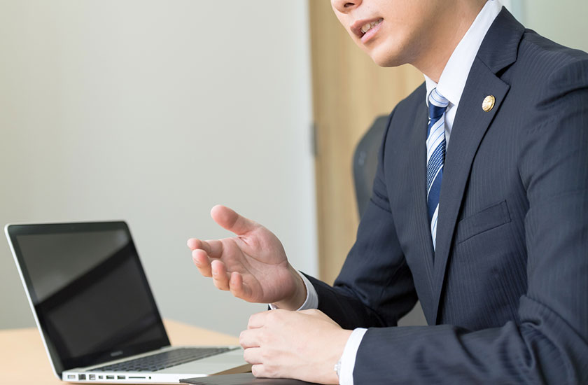 法律に基づいた的確な助言を行う弁護士