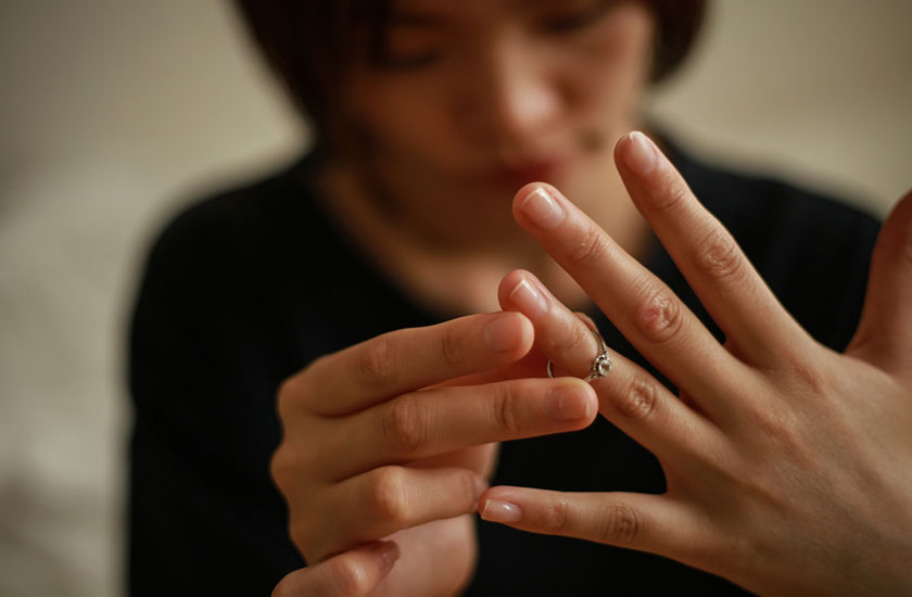 浮気問題の発覚が原因で離婚を決断した妻