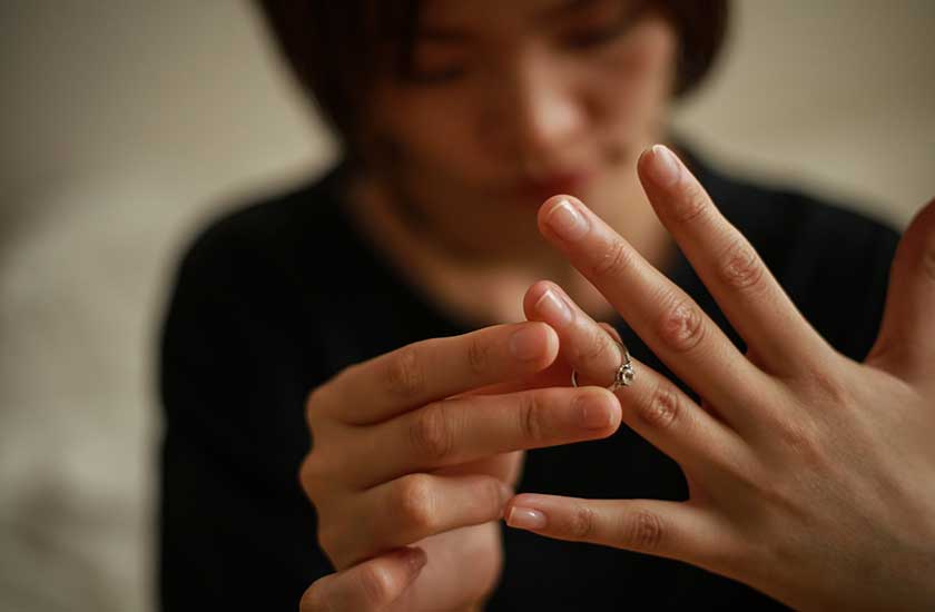 浮気発覚後に離婚を考える女性