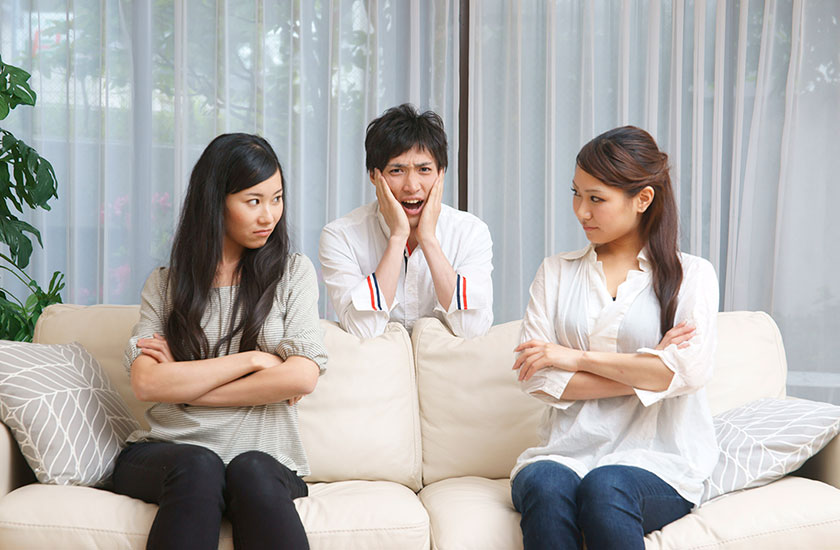 浮気相手への制裁を考える女性