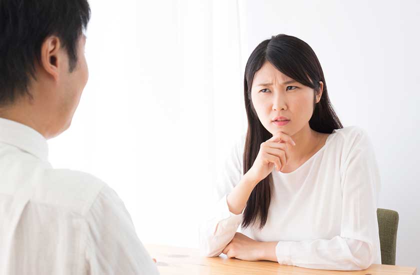 社内不倫を疑いを問い詰める妻