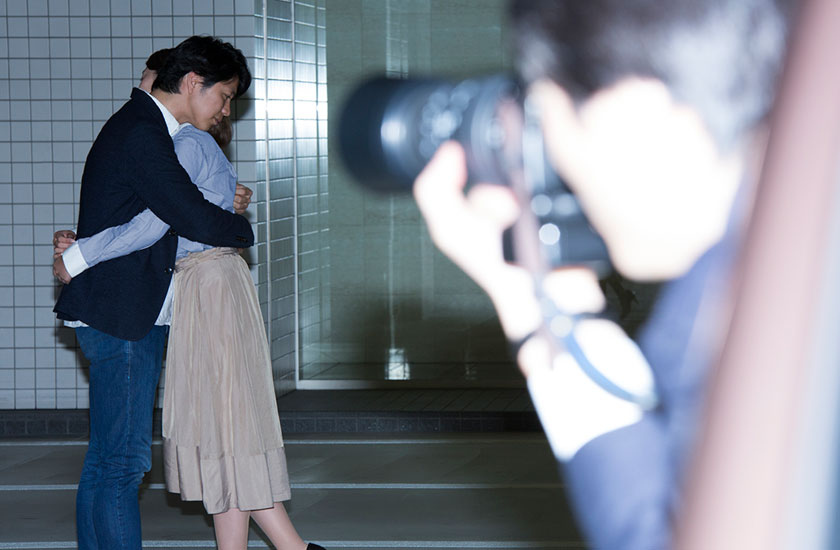 不倫調査中の探偵