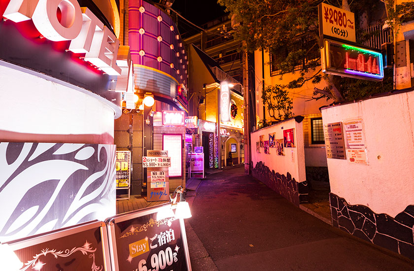 浮気の現場になるラブホテル街