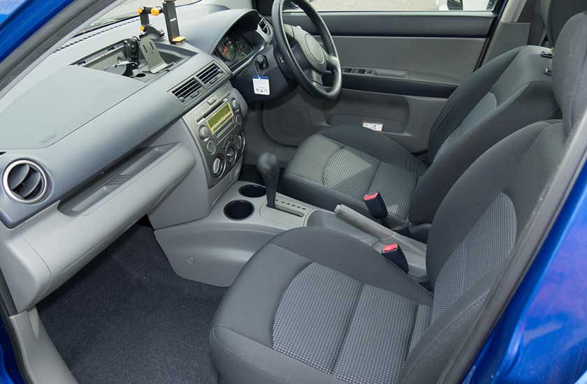 GPSが取り付けられた車内