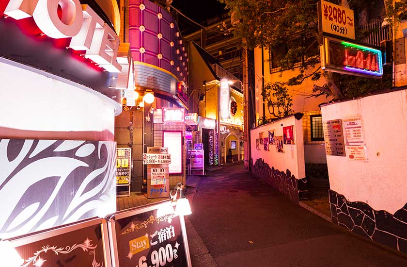 不貞行為の現場になるラブホテル街