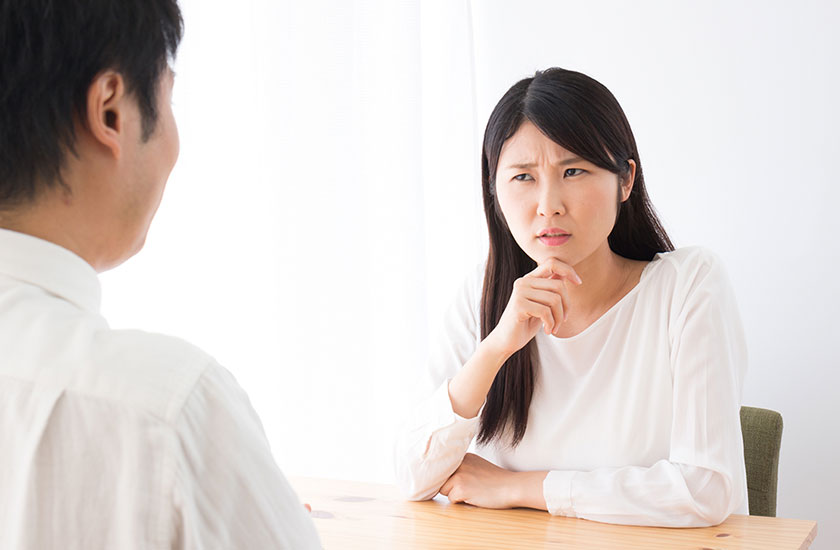 夫の不倫の証拠を掴んだ女性