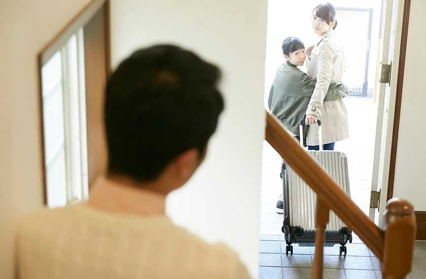 子供を連れて別居する妻