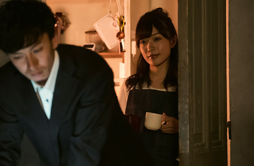 質問しても「別に」「仕事だから」と答えを避ける男性