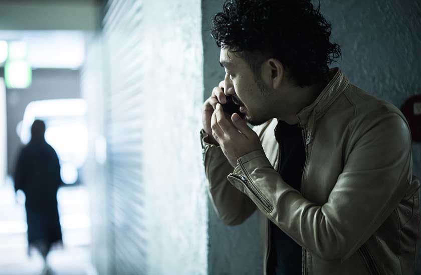 浮気調査中の探偵