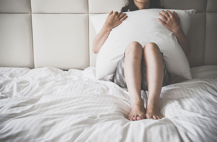 婚約者の浮気が原因でショックを受ける女性