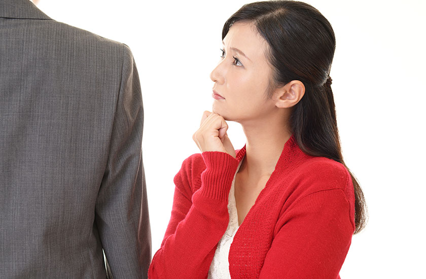 旦那の浮気を疑う妊娠中の妻