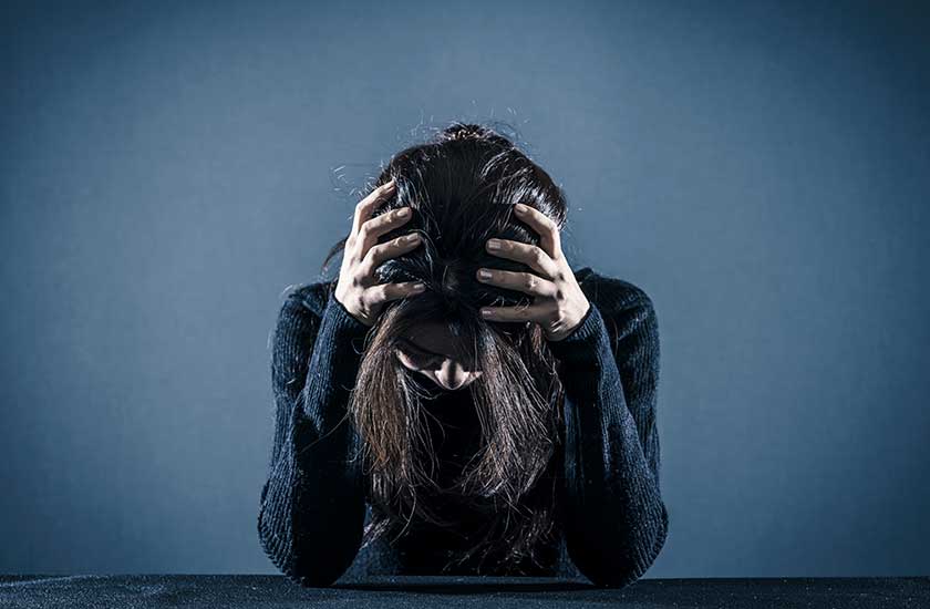 怒りに任せた行動で不利益を受けた女性