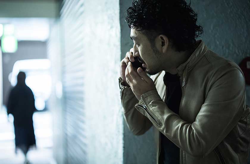 浮気調査中の探偵