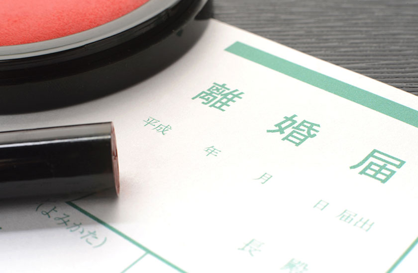 不倫発覚の結果離婚する夫婦