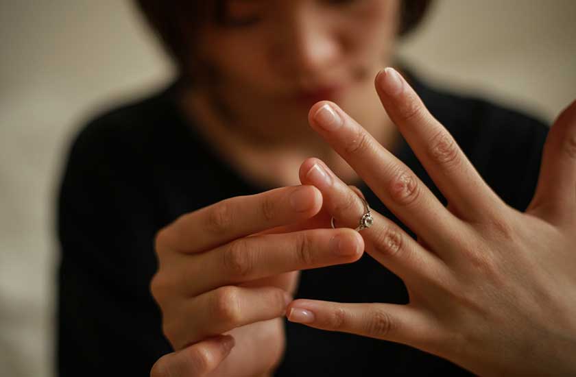 浮気が原因で離婚を選択した女性