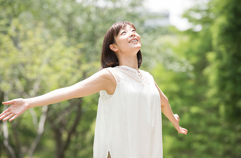 離婚のメリットを享受する女性