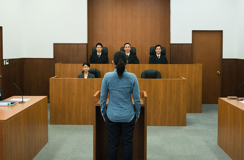 慰謝料請求の裁判の提起する女性