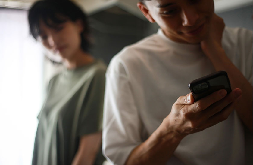 不倫が原因でスマホの扱い方の変化がおきた既婚男性