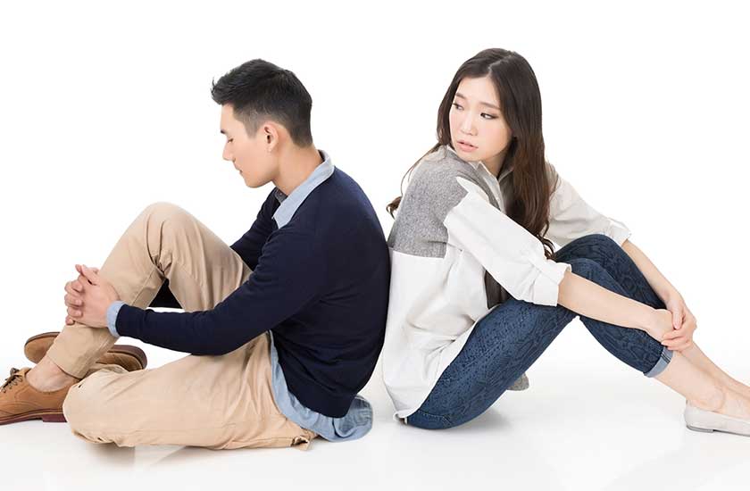 パートナーの浮気を疑う女性