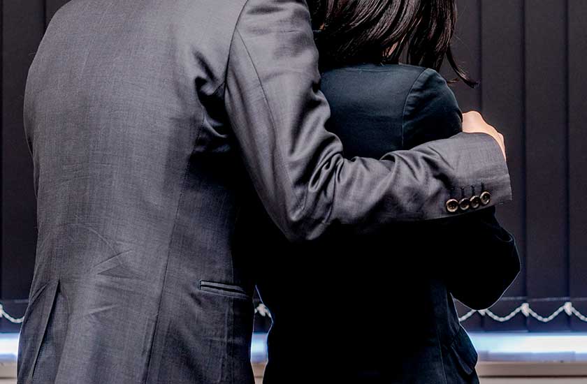 同僚と浮気する教師