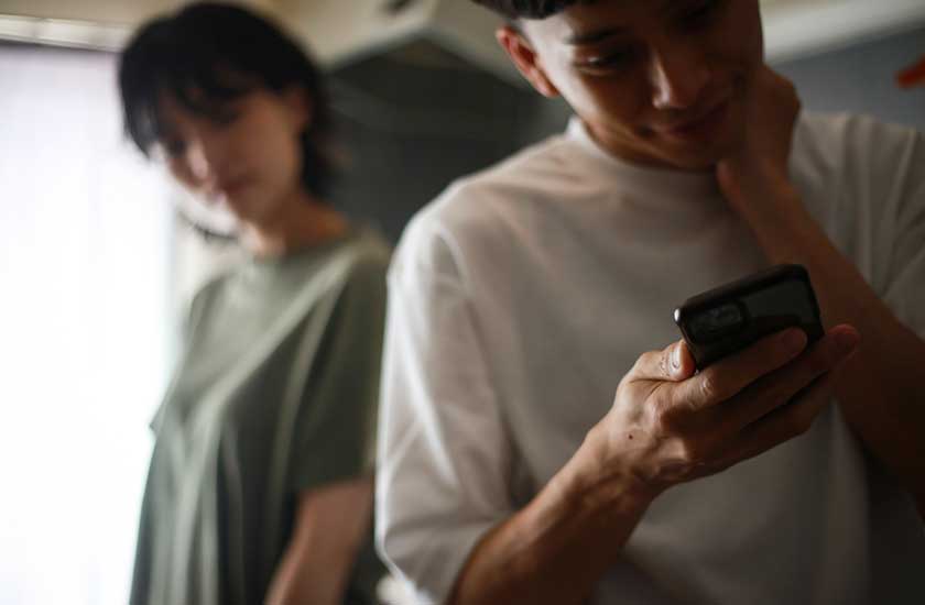 スマホの扱い方が変わった男性