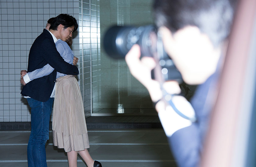 浮気の証拠を撮る探偵