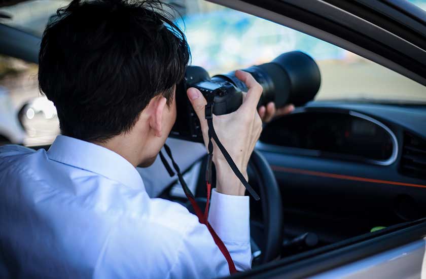 浮気調査中の探偵