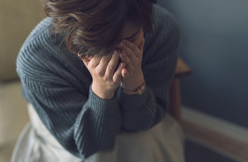 不信感と不安が支配された女性