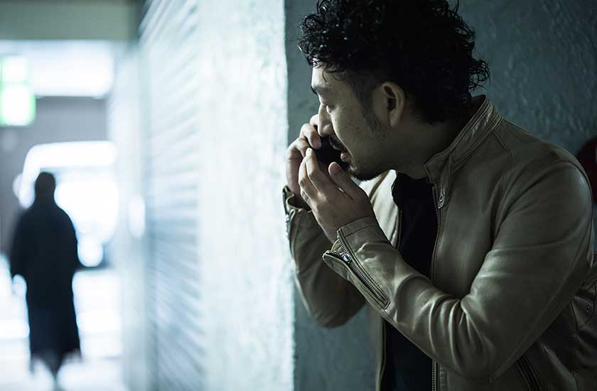 依頼者の妻の浮気調査を行う探偵