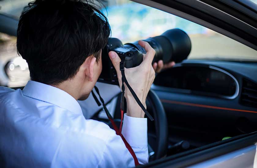 浮気の証拠を撮る探偵