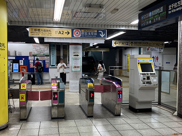 東京メトロ日比谷線・都営浅草線「東銀座駅」 三原橋方面改札を出て右へ進みます。