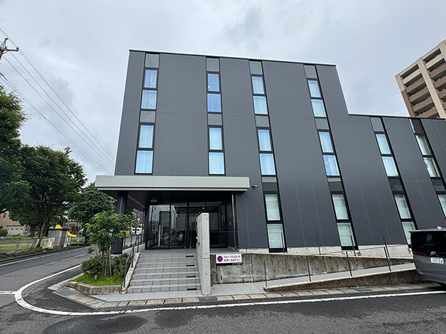 刈谷支店の入るビル「YFビル」が見えます。
