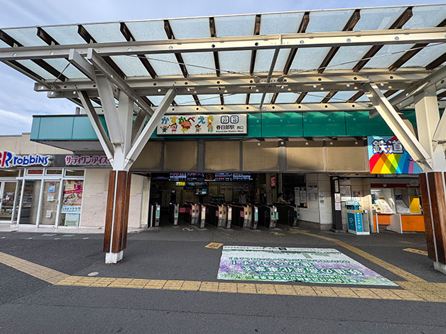 春日部駅(東武鉄道)・西口を出ます。<br>
<利用路線>
東武スカイツリーライン
東武アーバンバークライン