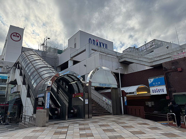 「南口」をご利用の方は、地上に出て、左折し商店街(町田一番街)の方向に進みます。