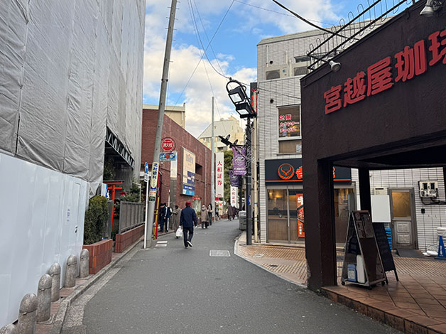 「東口」をご利用の方は、地上に出て、目の前の商店街(町田一番街)が見えます。