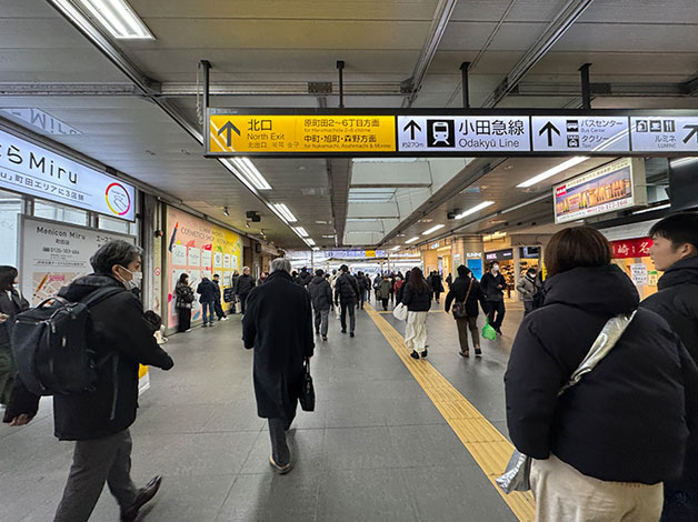 JR町田駅の改札を出て「北口」方向に進みます。