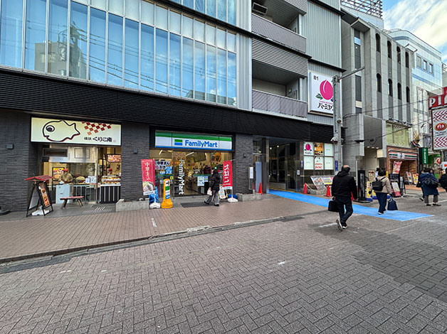 「HAL探偵社 東京町田支店」が入るビル「AETA」は、1階に「ファミリーマート」地下1階「バーミヤン」があります。
※1階のエレベーターホールに着いたら本部にお電話ください。担当者がお迎えに上がります。