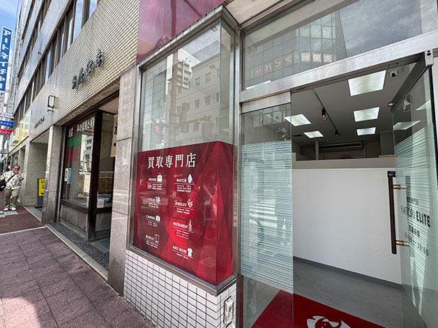 「千舟町5丁目交差点」にある買取専門店「買取エリート」の角を右折します。※「買取エリート」の前を通る方向に曲がります。