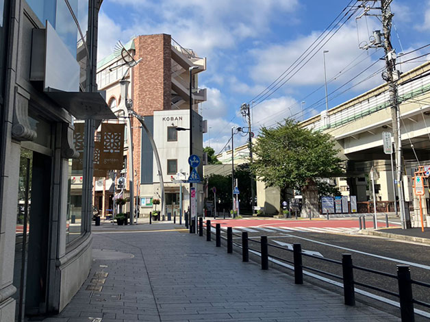 元町改札出て元町商店街を路なり直進徒歩6分