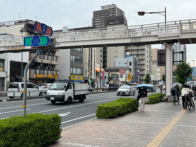 国道2号線に着いたら右折して「西宮市役所」の方向に国道2号線沿いを進みます。
※国道2号線は渡りません。