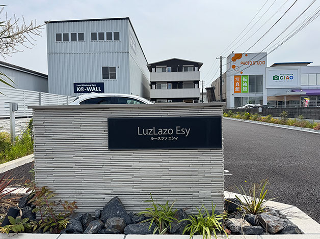 「霊仙寺」の交差点がある「県道31号線」沿いにあります。