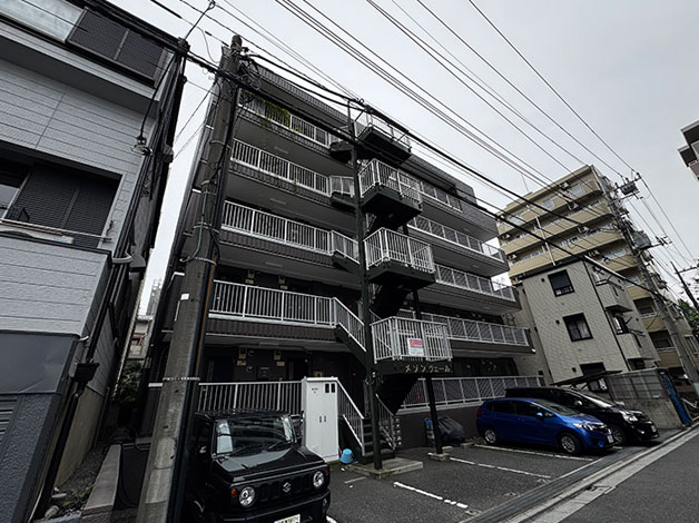 「メゾンヴェール105号室」を直接訪ねてください。
※看板や表札は出しておりません。安心してお訪ねください。